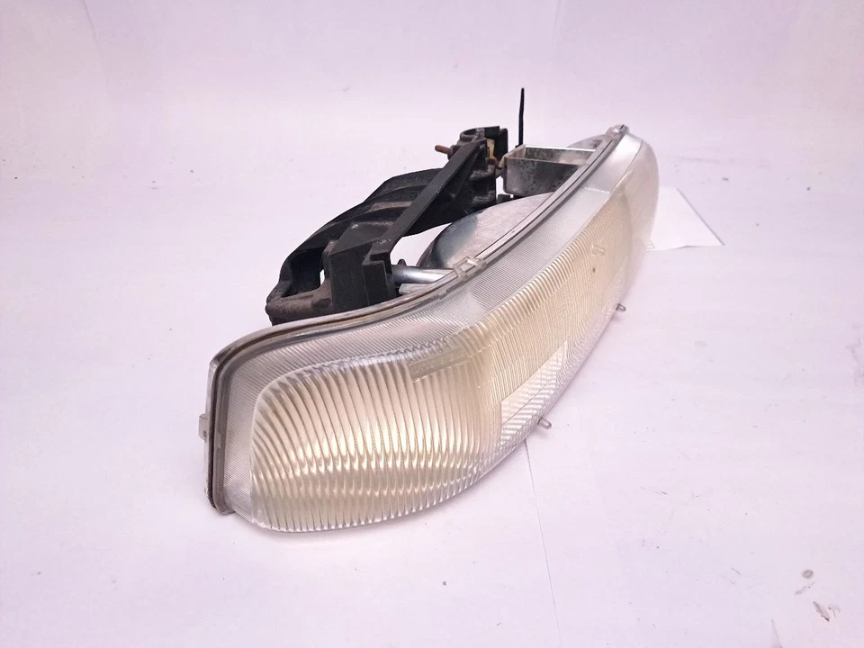 FRONT PASSENGER HEADLAMP fits CHEVROLET SUBURBAN 2000 - 2006 - Image 2 of 4
