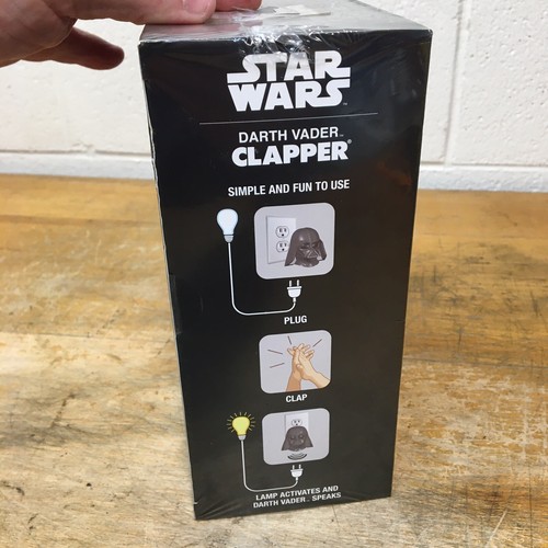 ¡NUEVO! Interruptor activado por sonido Star Wars Darth Vader Talking Clapper Series - Imagen 3 de 5