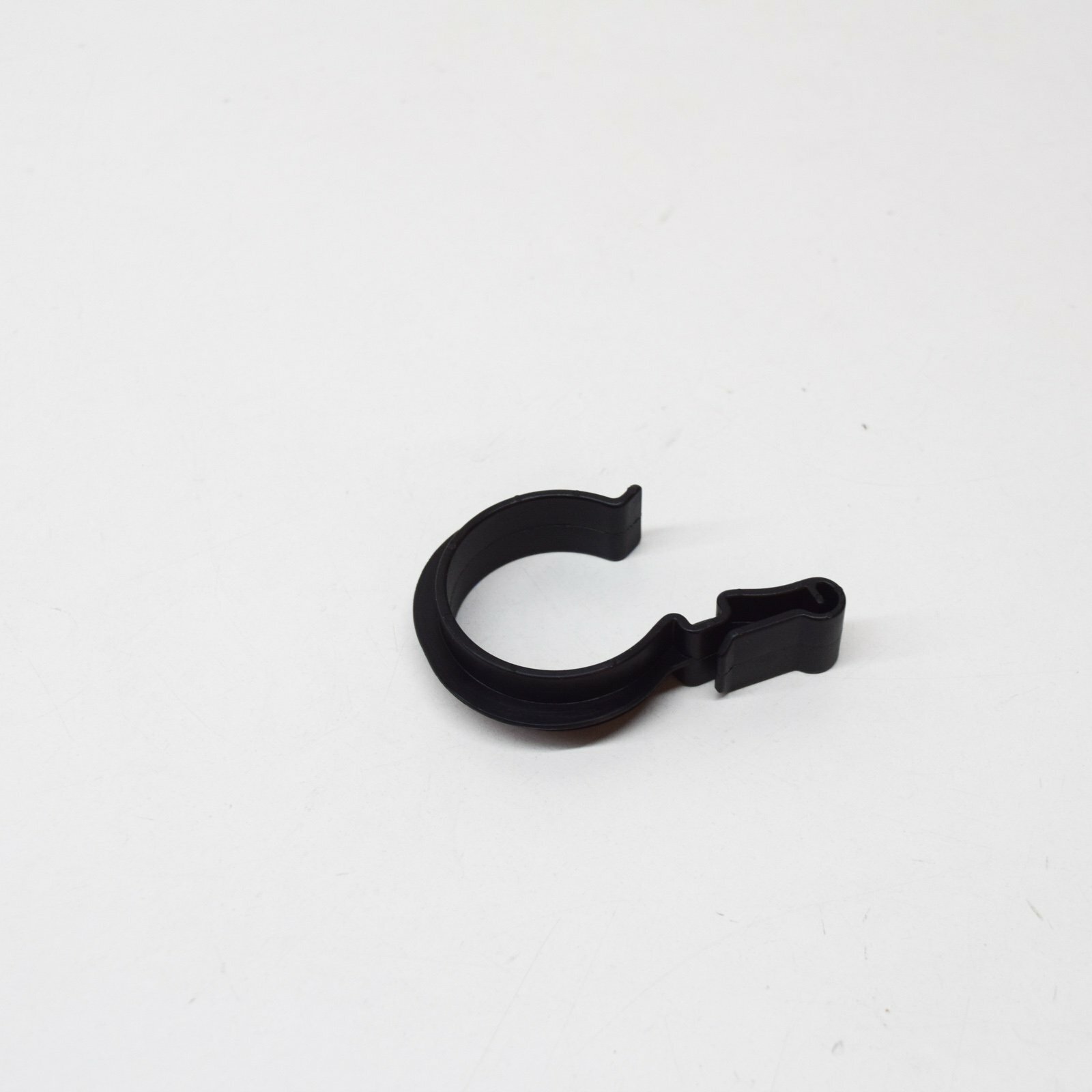 MERCEDES-BENZ ML W164 Radiator Hose Bracket A2095010020