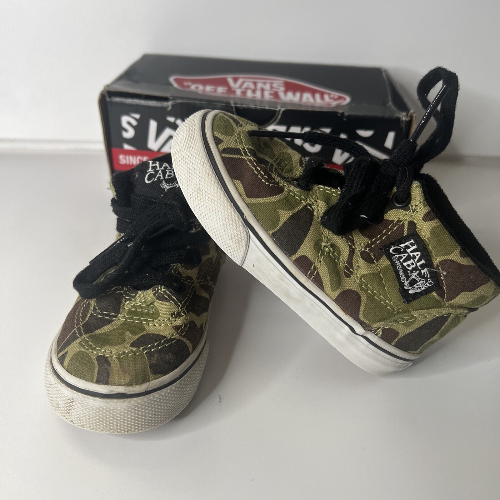 Sneakers Green Camo Lace Up Size Us Toodler 5.5
