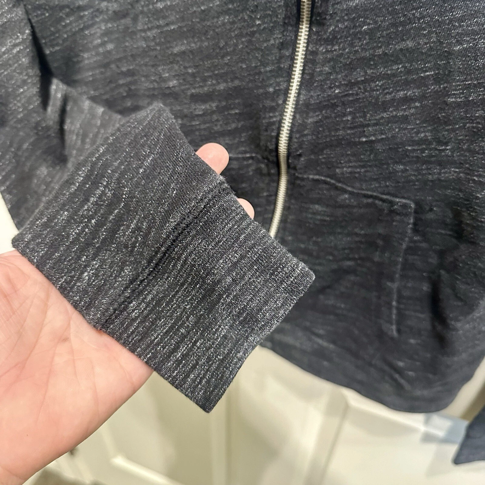 UNDERCOVER Felpa con cappuccio e zip intera Victoria's Secret ROSA perfetta nera marna taglia media