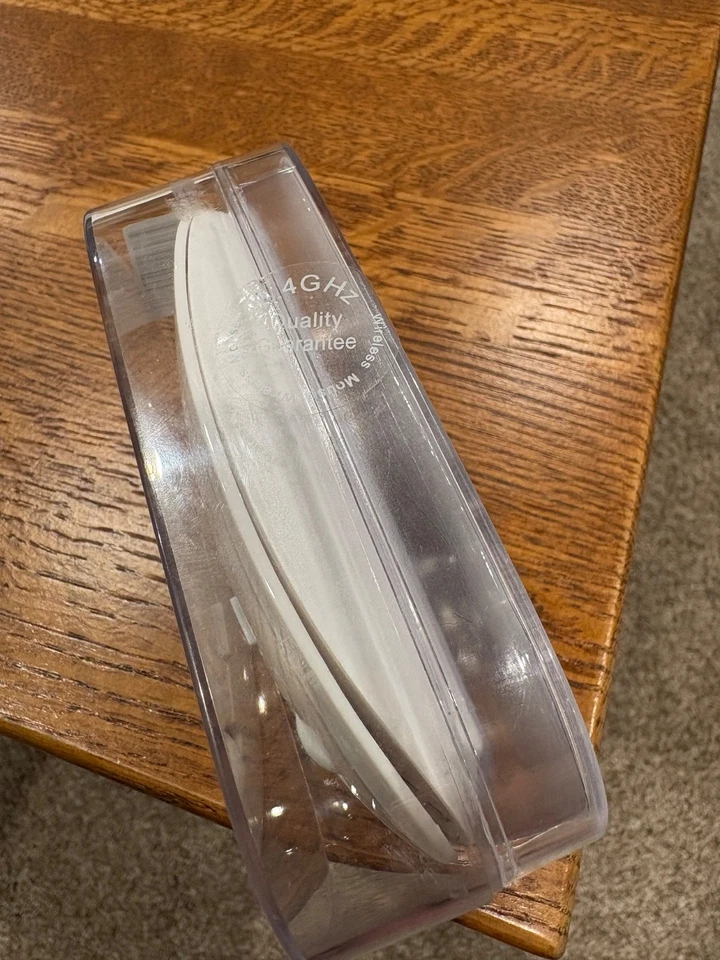 Apple Cordless Mouse  Bluetooth 3.0 Wireless AAA Battery Powered NEW CONDITION - Image 2 of 3