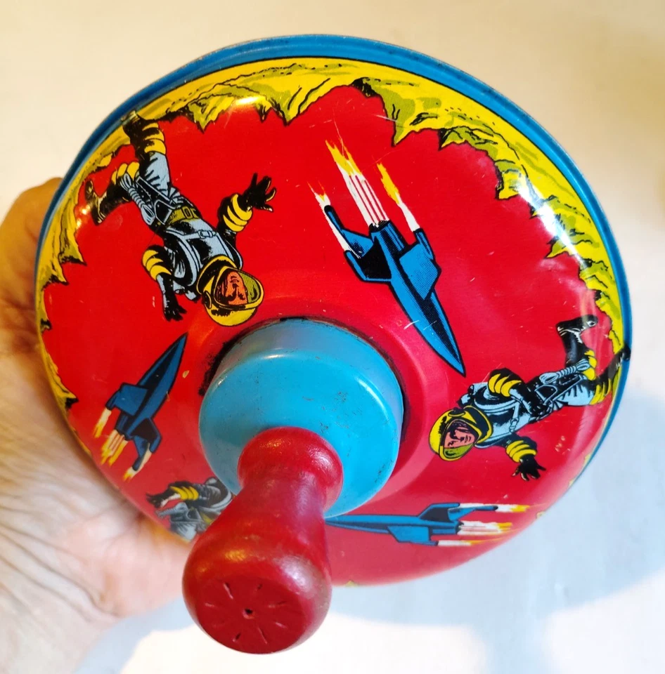 De colección 1960 Spinning Top 8" Juguete Ciencia Ficción Cohetes Espaciales Astronautas Estaño Metal Litografía Foto 3 de 4