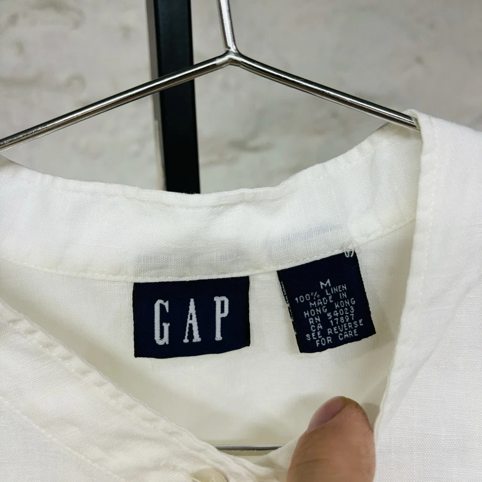 Camisa de lino con cuello de banda hueca manga larga abotonada vintage retro años 90 Hong Kong Foto 2 de 4