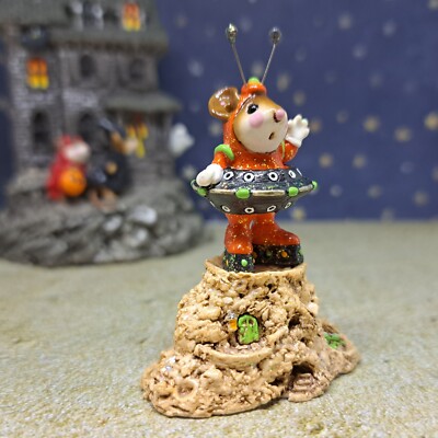 Wee Forest Folk Figurine EV-2003 - Greetings! (Batch #7 - Orange / Black)