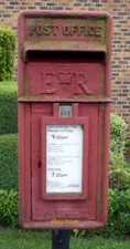 Photo 6x4 Close up, Elizabeth II postbox on Scropton Road, Hatton Postbox c2016