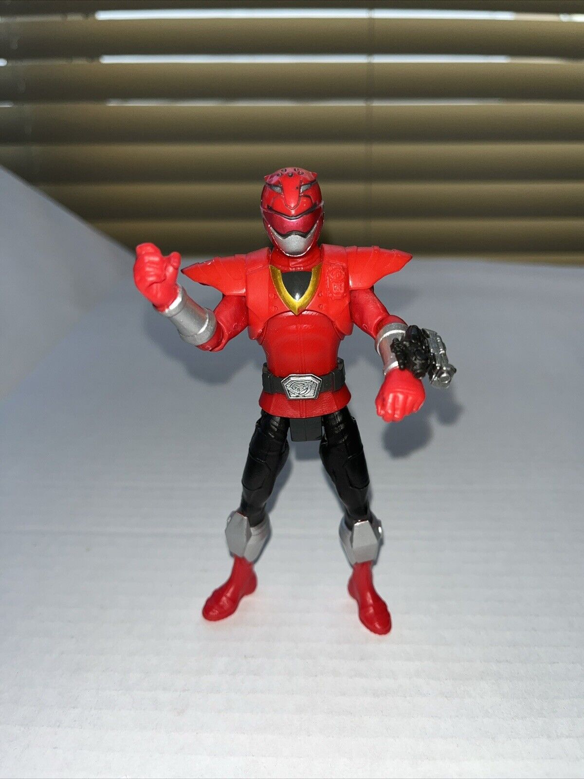 Hasbro Power Rangers Beast Morphers Basic  Red Ranger Sabans 6” Action Figure