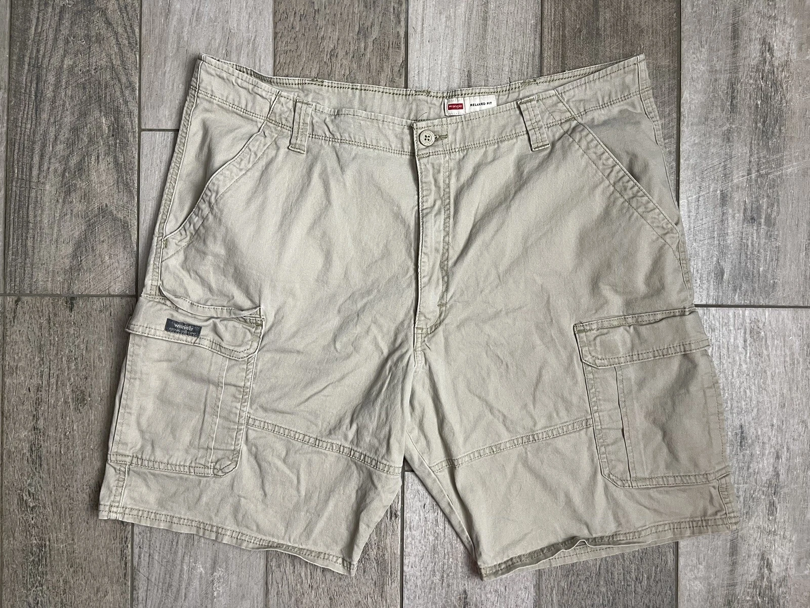 Wrangler Cargo Shorts Mens Size 42 Relaxed Fit Beige Tan Flat Front 9” Inseam