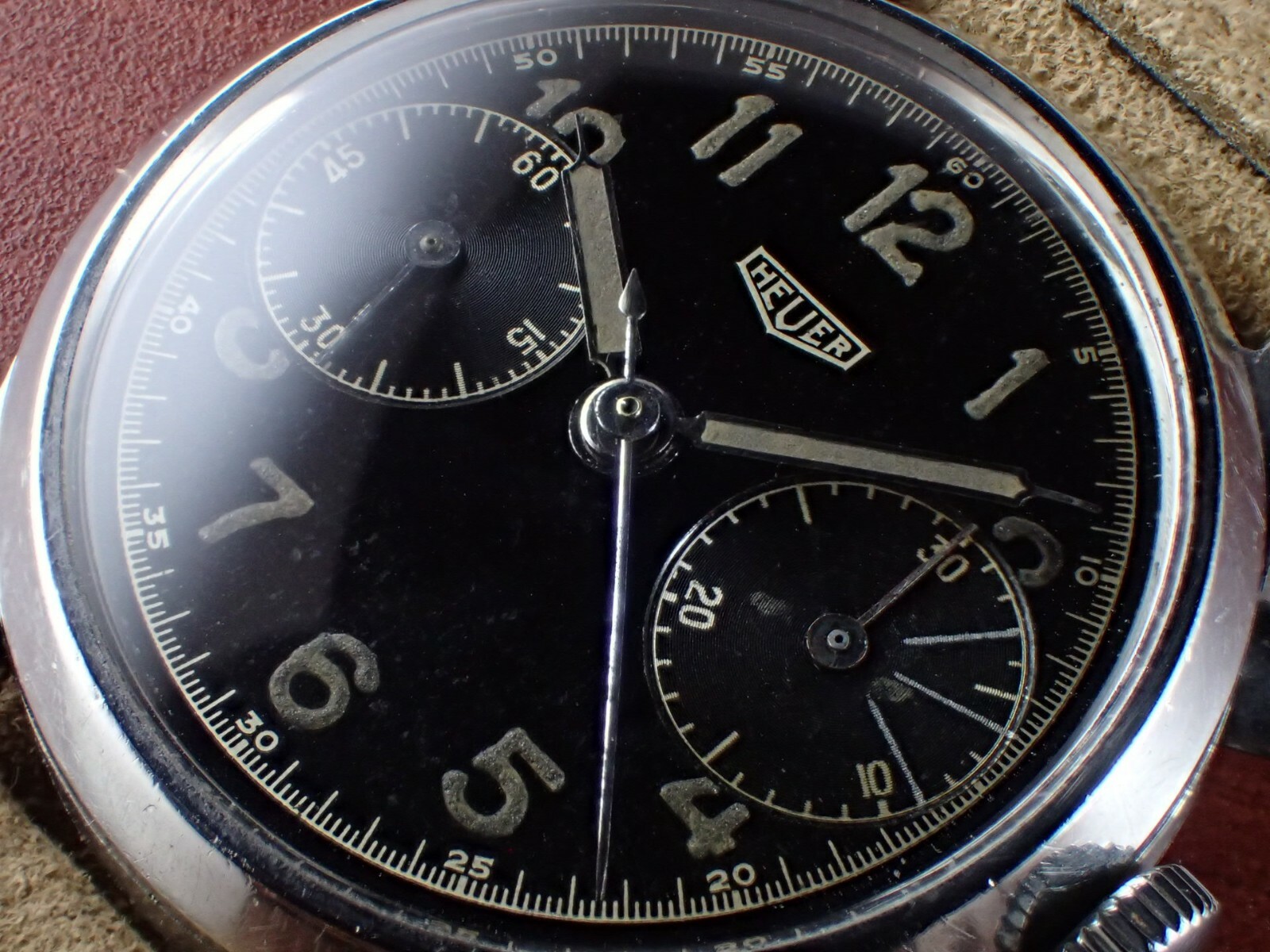 Купить HEUER 1940s Chronograph Ss 36mm Caliber Valjoux 22 на Аукцион DE из  Германии с доставкой в Россию, Украину, Казахстан