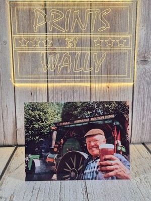 Fred Dibnah mit einem Pint neben seinem geliebten Motor A5 Aluminium Plakette 