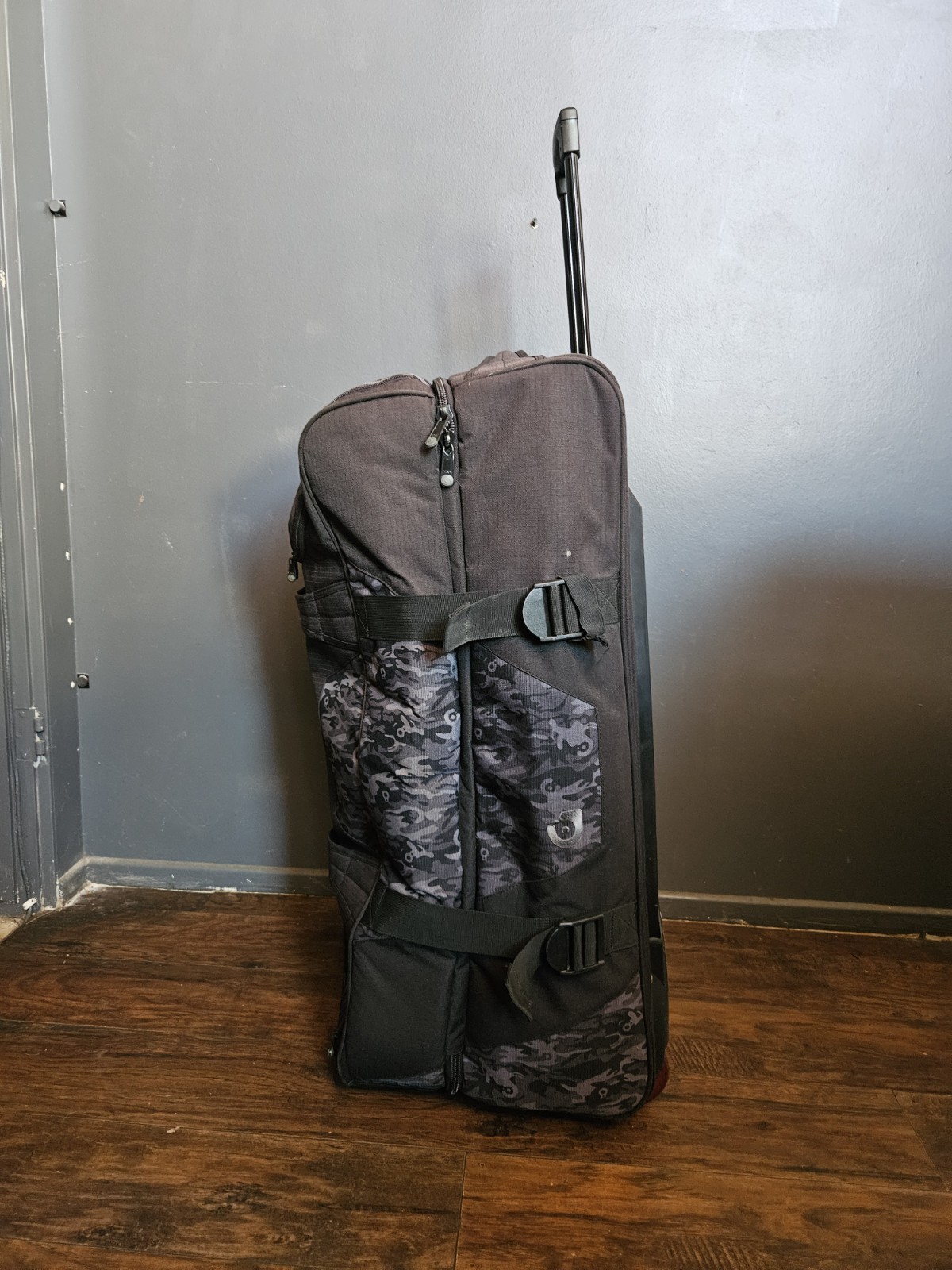 💥Ultra Rare!  Tour Used Metallica Full Size Rolling Luggage 36" x 16" x 17"