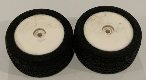 Losi Mini T 2.0 BK Bar Tires & White Wheels Pre-Glued Mounted Front Or Rear 2pc - Picture 4 of 4