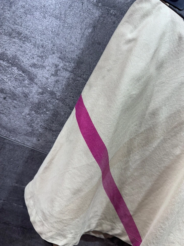 Mini-saia Burberry tamanho meninas 12Y - Imagem 2 de 4