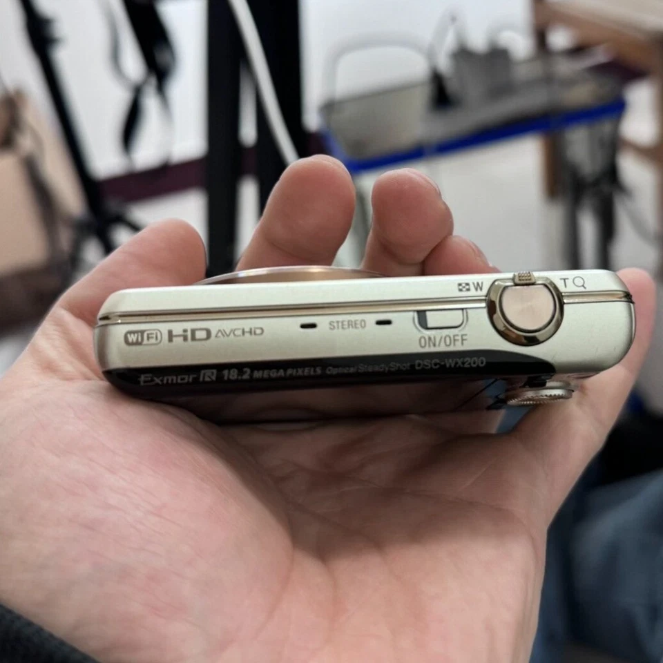 Sony Cyber-shot DSC-WX200 Digital Camera 18.2MP 10x Optical Zoom Gold Auto Focus - Image 4 of 4