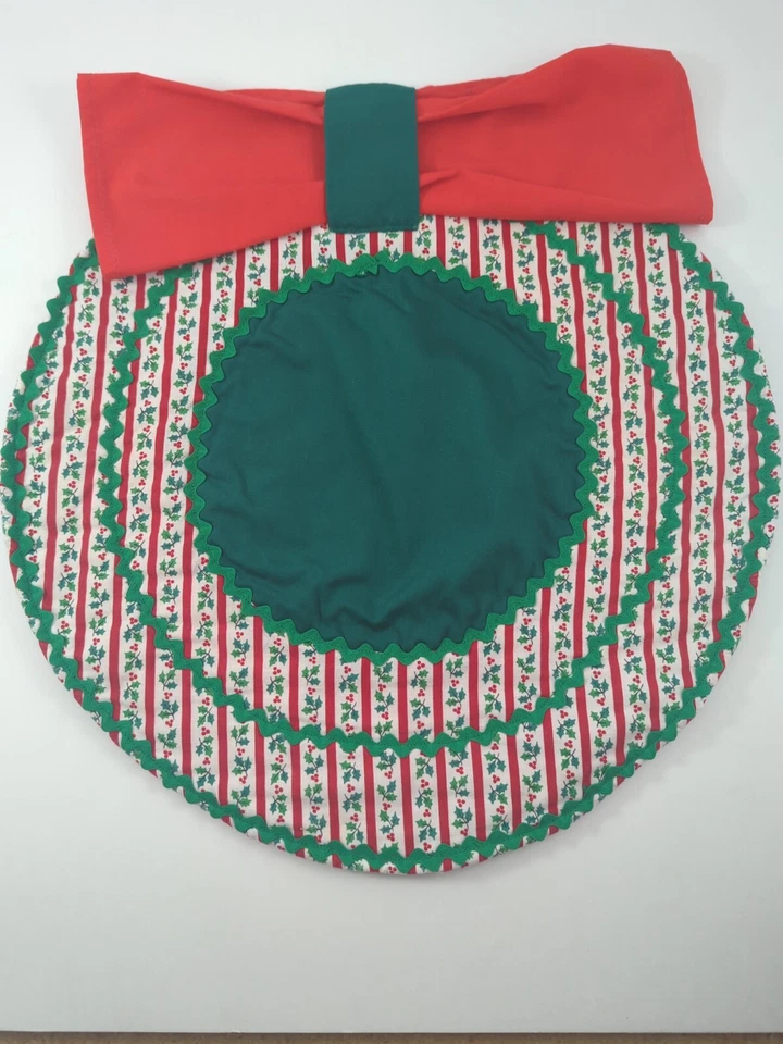 Set of 2 Vintage Christmas Placemats w/ Napkin Holder Cute Quilted Wreaths 15" - Image 2 of 4