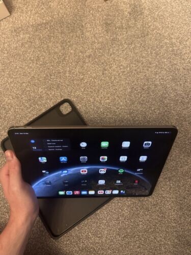 iPad pro 12.9 6th gen 256gb WIFI & Cellular (Read Description