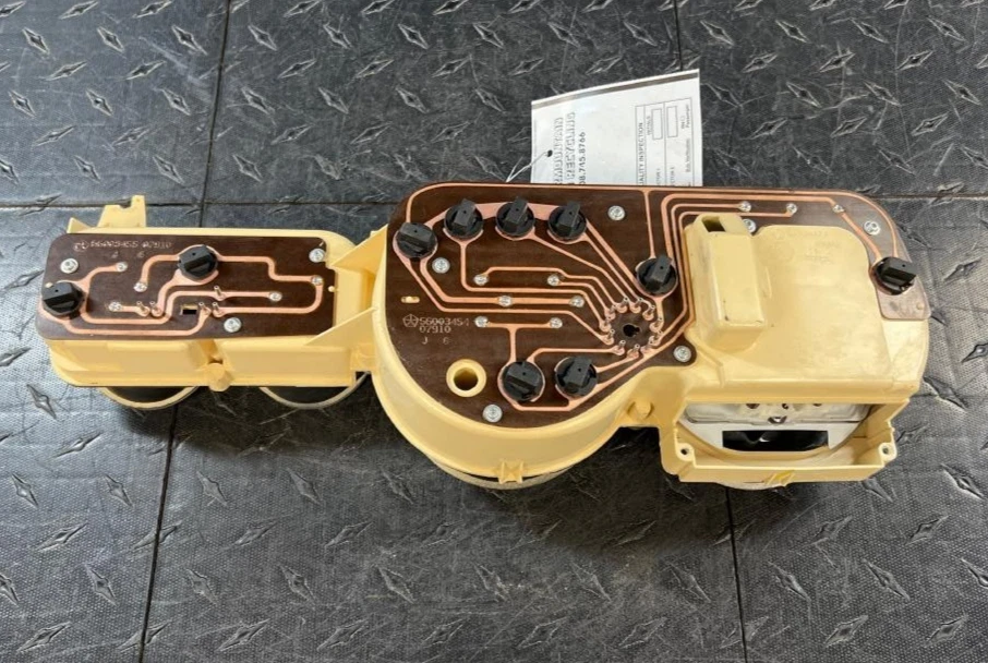 1990-1994 Dodge Van 150  Speedometer Cluster 250 MPH 250K Miles Part 04713568 - Изображение 2 из 4