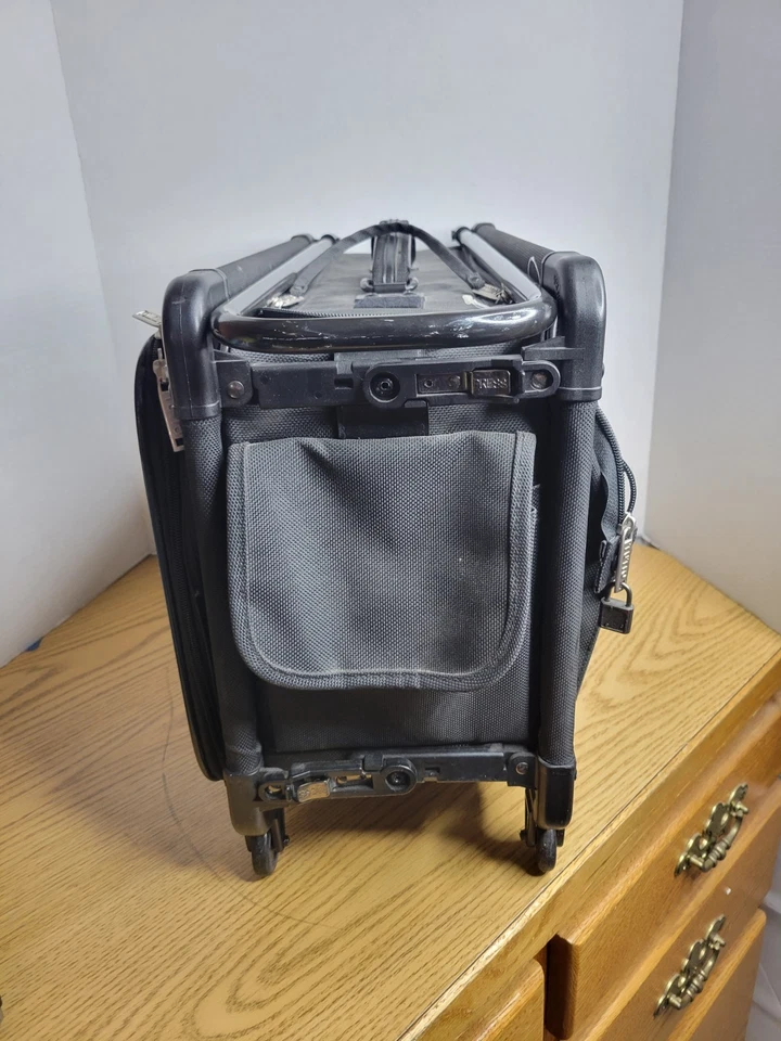 TUTTO Máquina de Coser Plegable Sobre Ruedas Estuche 19" X 12" X 8" Negro Foto 3 de 4