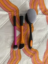 NEW UNUSED- Bundle of 25 Makeup Brushes- Multiple Sizes and Brands (Retail $75)