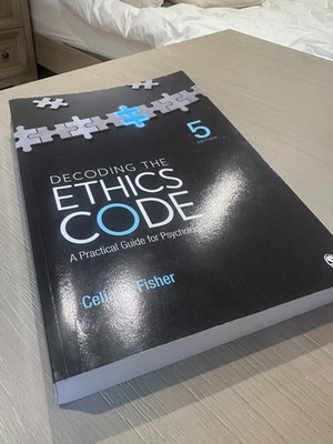 Decoding the Ethics Code: A Practical Guide for Psychologists by Fisher, Celia 