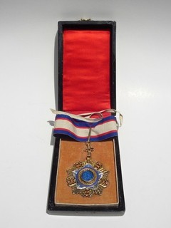 CHINESE REPUBLIC OF CHINA ORDER OF BRILLIANT JADE MEDAL WITH ORIGINAL CASE
