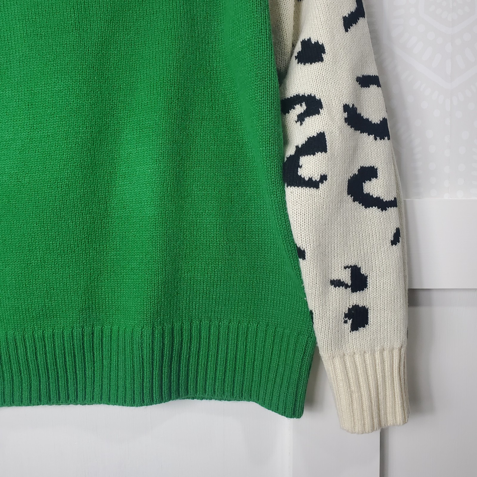Green Crew Neck Statement Sweater XL Leopard Prin… - image 6