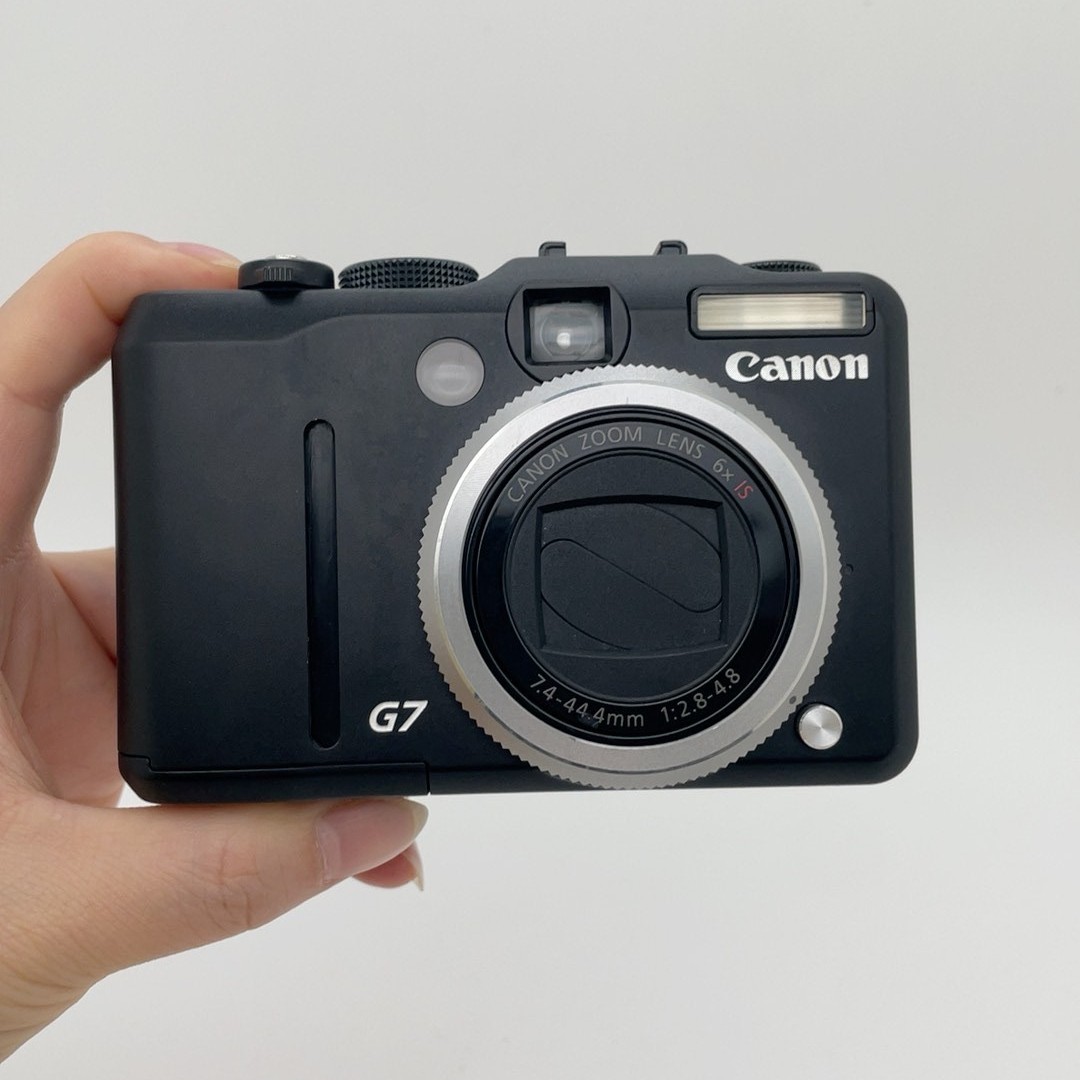 Canon PowerShot G7 10MP Compact Digital Camera 6x Optical Zoom