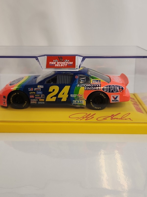 Jeff Gordon 1:24 DuPont Rainbow NASCAR Diecast w/ Display Case