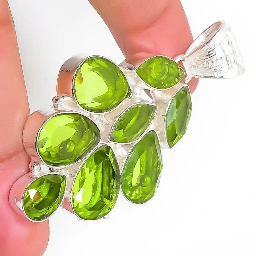 Colgante de joyería étnica de plata de ley 925 hecho a mano con piedras preciosas de peridoto verde Foto 2 de 4