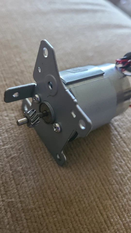 Stepper Motor Mitsumi EM-596 M28N-3 R-14 A113 1635A1E - Image 2 of 2