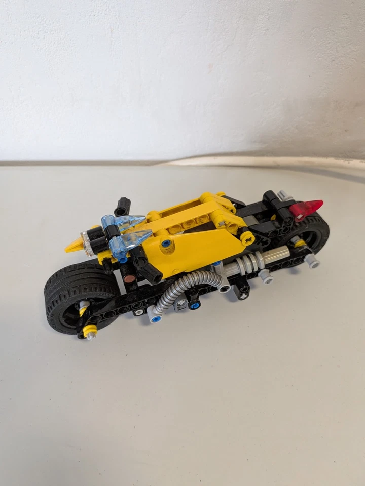 LEGO Technic 42058 Stunt Bike, photo 2 of 5