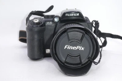 Fujifilm FinePix S Series S9600 Zoom 9.0MP Digital Camera - 28-300mm Zoom