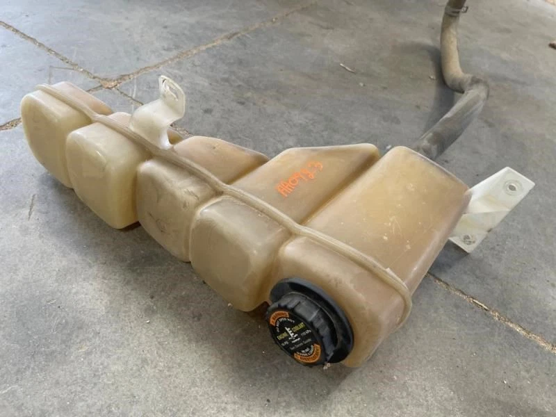 Botella de desbordamiento depósito refrigerante Ford F350 Super Duty 99-04 usada 7,3 L 4x4 Foto 2 de 4