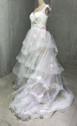$6,840 Ann Barge Ivory & Blush Lace Bodice and Tulle Tiered Wedding Gown Dress 8 - Picture 9 of 17