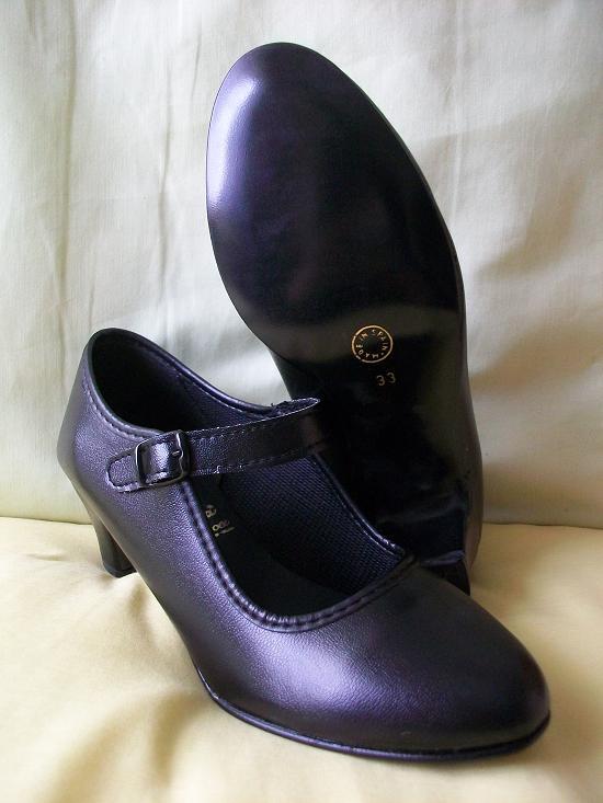 Zapatos de Flamenca "A. Osuna". Modelo 80 Feria. Talla 32. Color negro. En caja