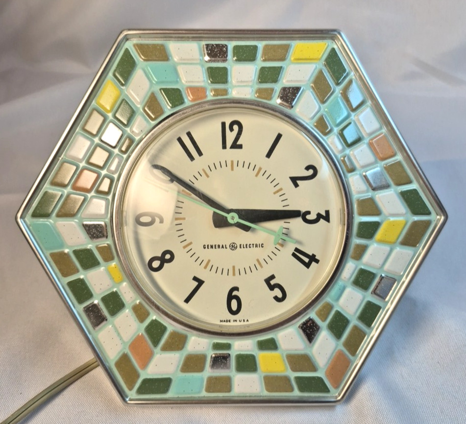 Vintage General Electric 8” Mosaic Tile Wall Clock Model 2118 A Turquoise Teal