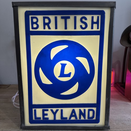 BRITISH LEYLAND ILLUMINATED WALL SIGN CAR Metal light box garage sign 17” High