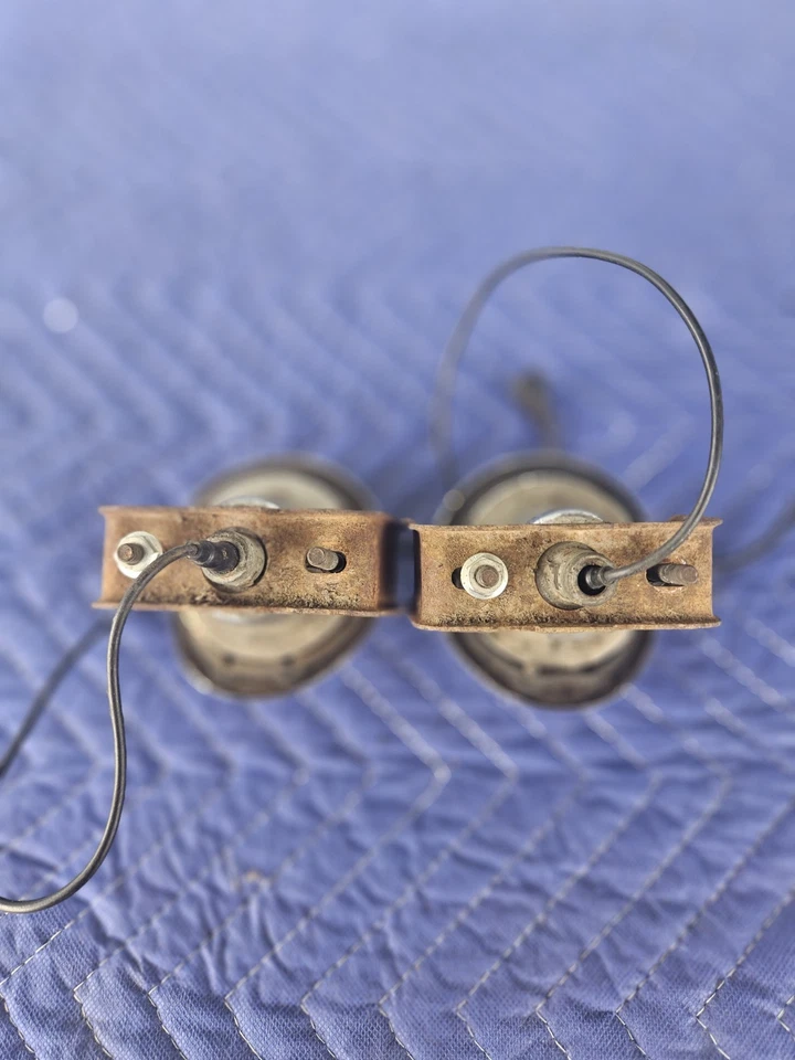 Oldsmobile 442 Cutlass F85 1965 par de luces de reversa y soportes GM OEM Foto 3 de 4