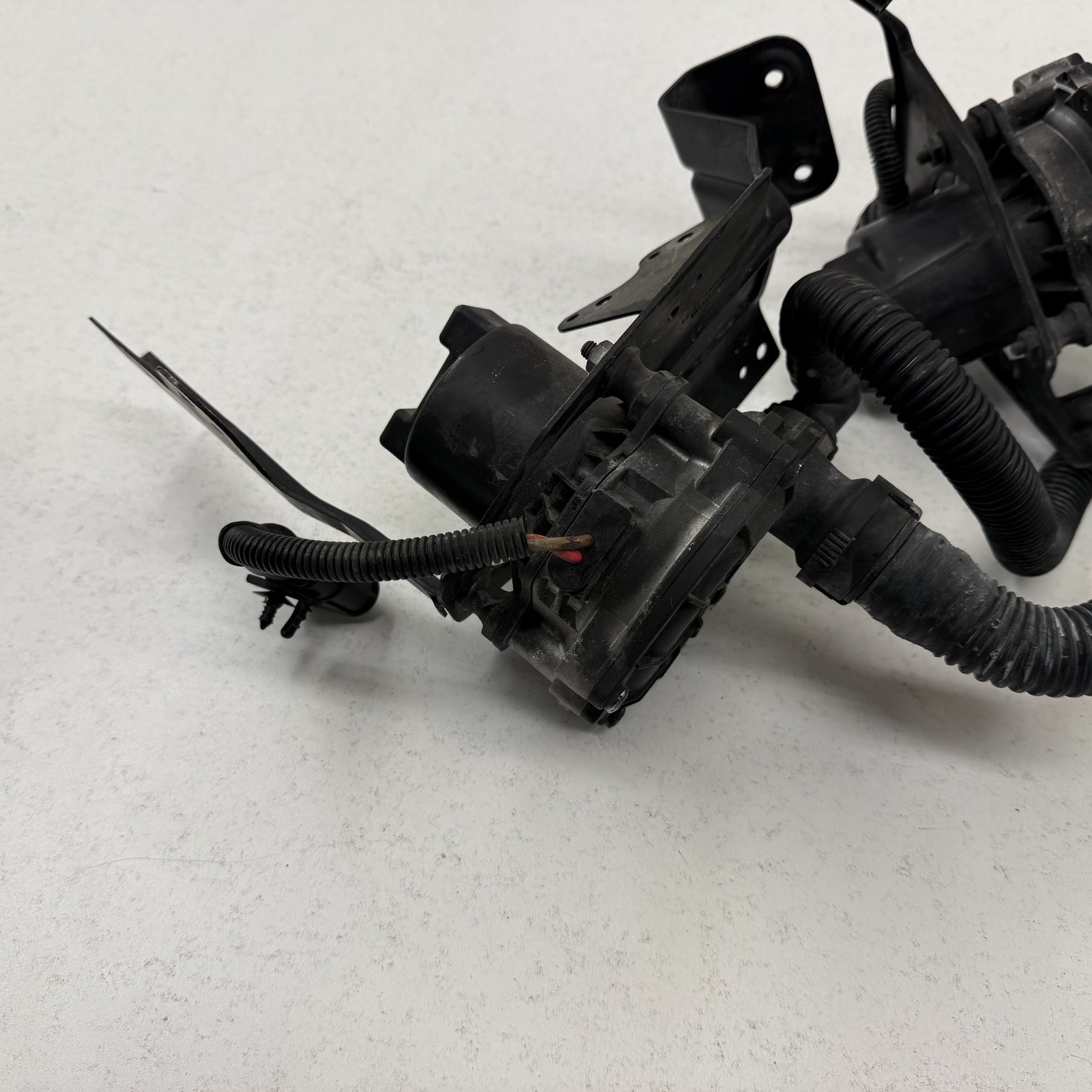 Bentley Flying Spur 2014-2018 Secondary air pumps Set