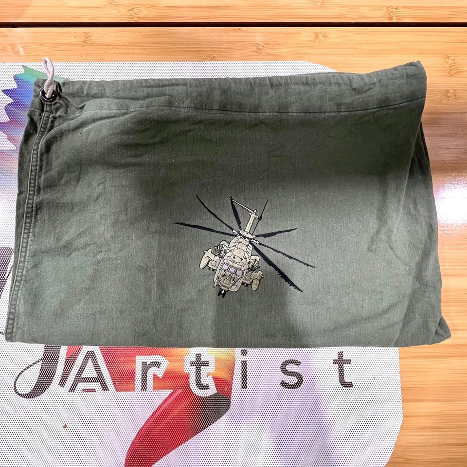 Bolsa de cuartel vintage del ejército de Estados Unidos bolsa de lavandería helicóptero apache bordado Foto 4 de 4