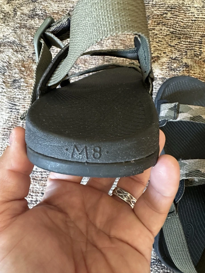 Chaco 男式低帮凉鞋 8 码迷彩二手状况完好 — 第 3/4 张图片