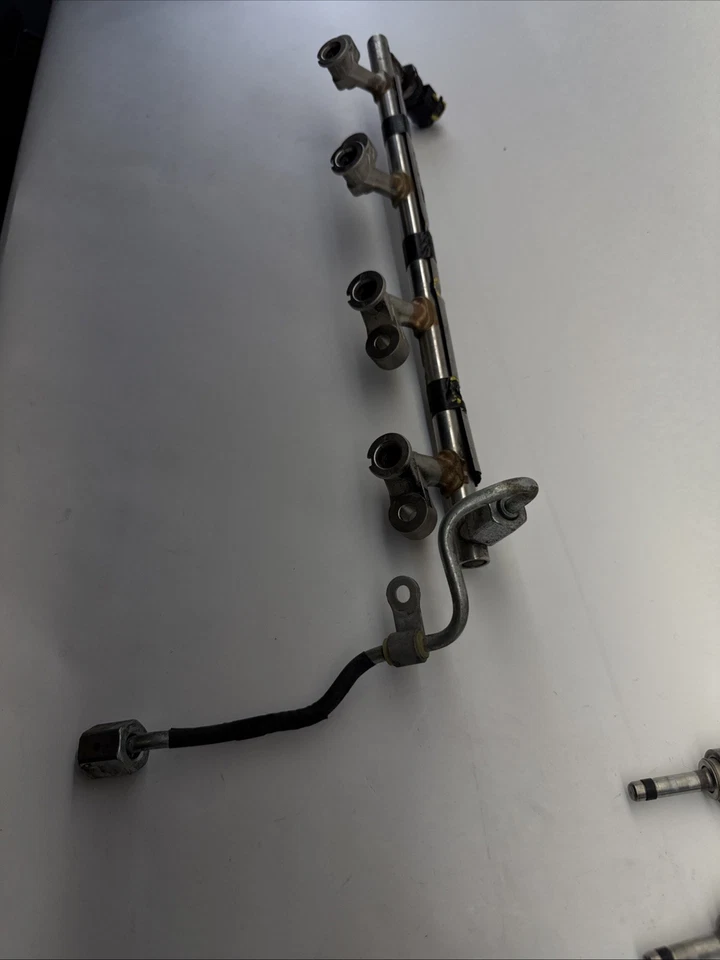 Riel de inyección de combustible Mazda CX-5 2018-2020 2,5 L OEM K0222PYFA Foto 4 de 4