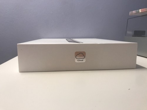 iPad 2 BOITE SEULE état léger avec quelques rayures | avec documentation - Photo 4 sur 5