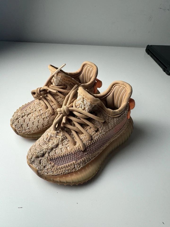 Yeezy 350 Arcilla Infantil Talla 4 Falta Plantilla Excelente Estado Foto 2 de 4