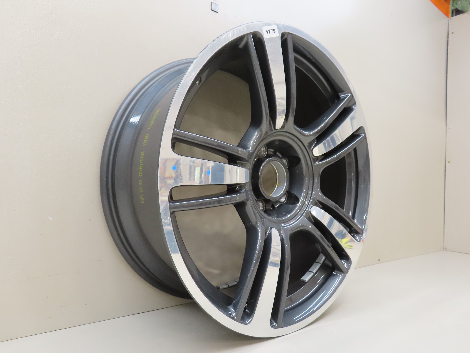 ..ROLLS-ROYCE 21XJ8.5 FACTORY RIM OEM 6862613