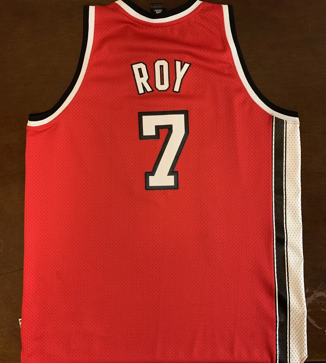 Brandon Roy Signed Trailblazers Jersey (Beckett COA)