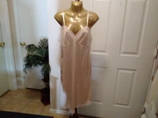 Full Slip Vanity Fair Beige Size 36 Silky Lace Trim