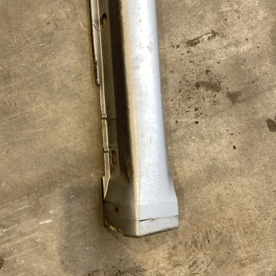 2005 2006 2007 - 2009 年斯巴鲁 Legacy 轿车右乘客侧裙 39D — 第 2/4 张图片