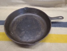 Unmarked Lodge #10 skillet - Heat Ring - Good Condition - 12 7/16 " - Sits Flat