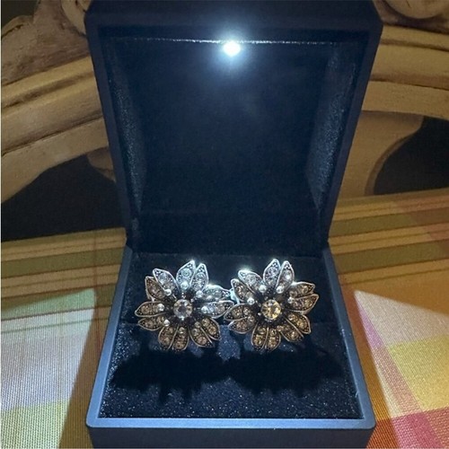 Elegantes Pendientes Florales - Imagen 3 de 3